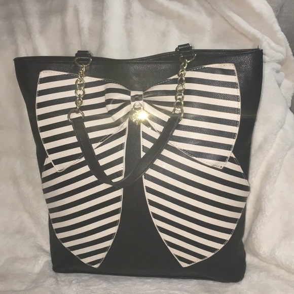 Betsey Johnson Handbags - Betsey Johnson bow toe